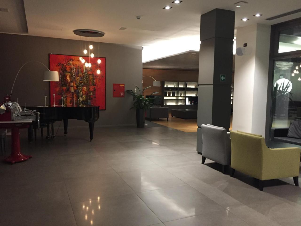 Link124 Hotel Парма Экстерьер фото