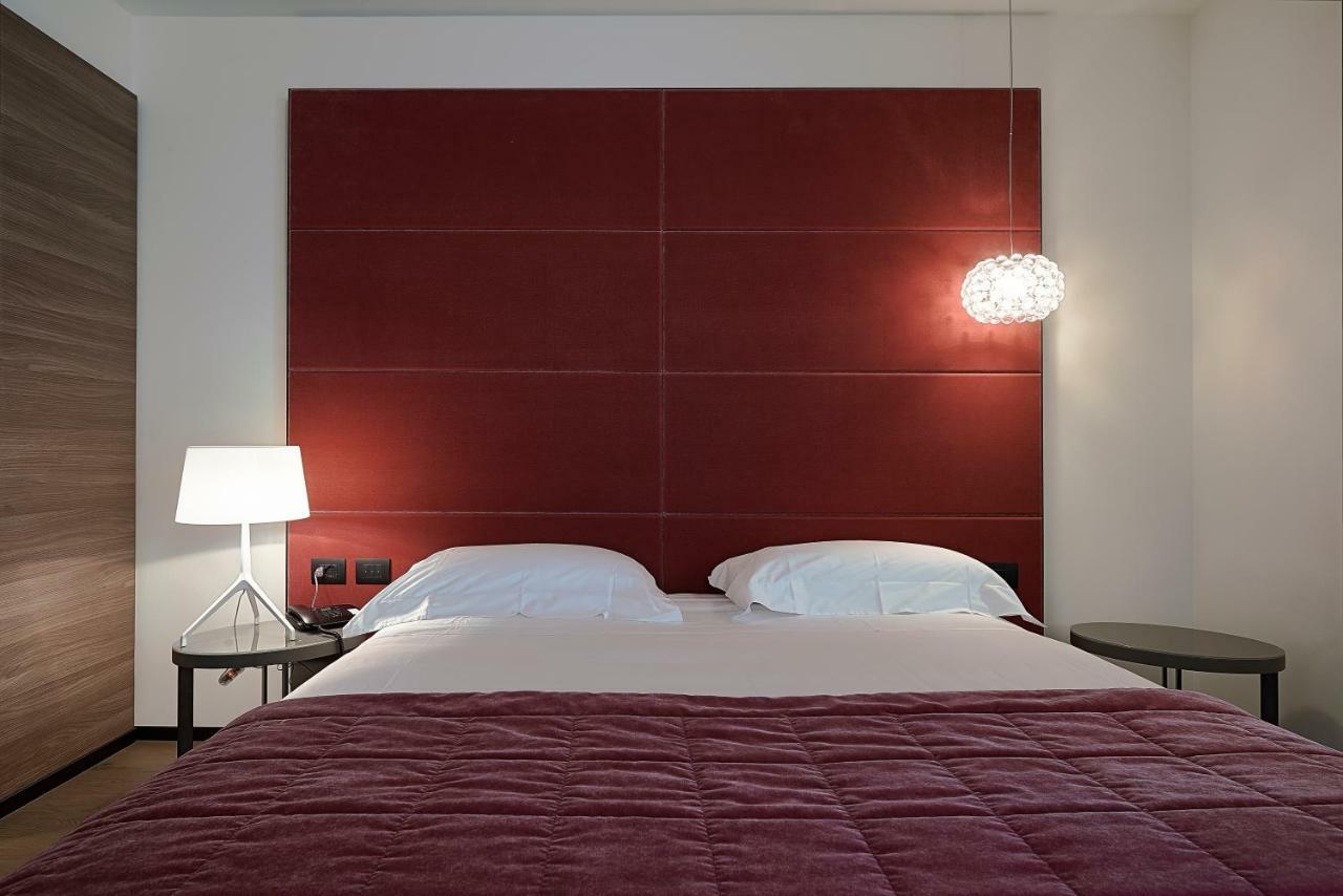 Link124 Hotel Парма Экстерьер фото