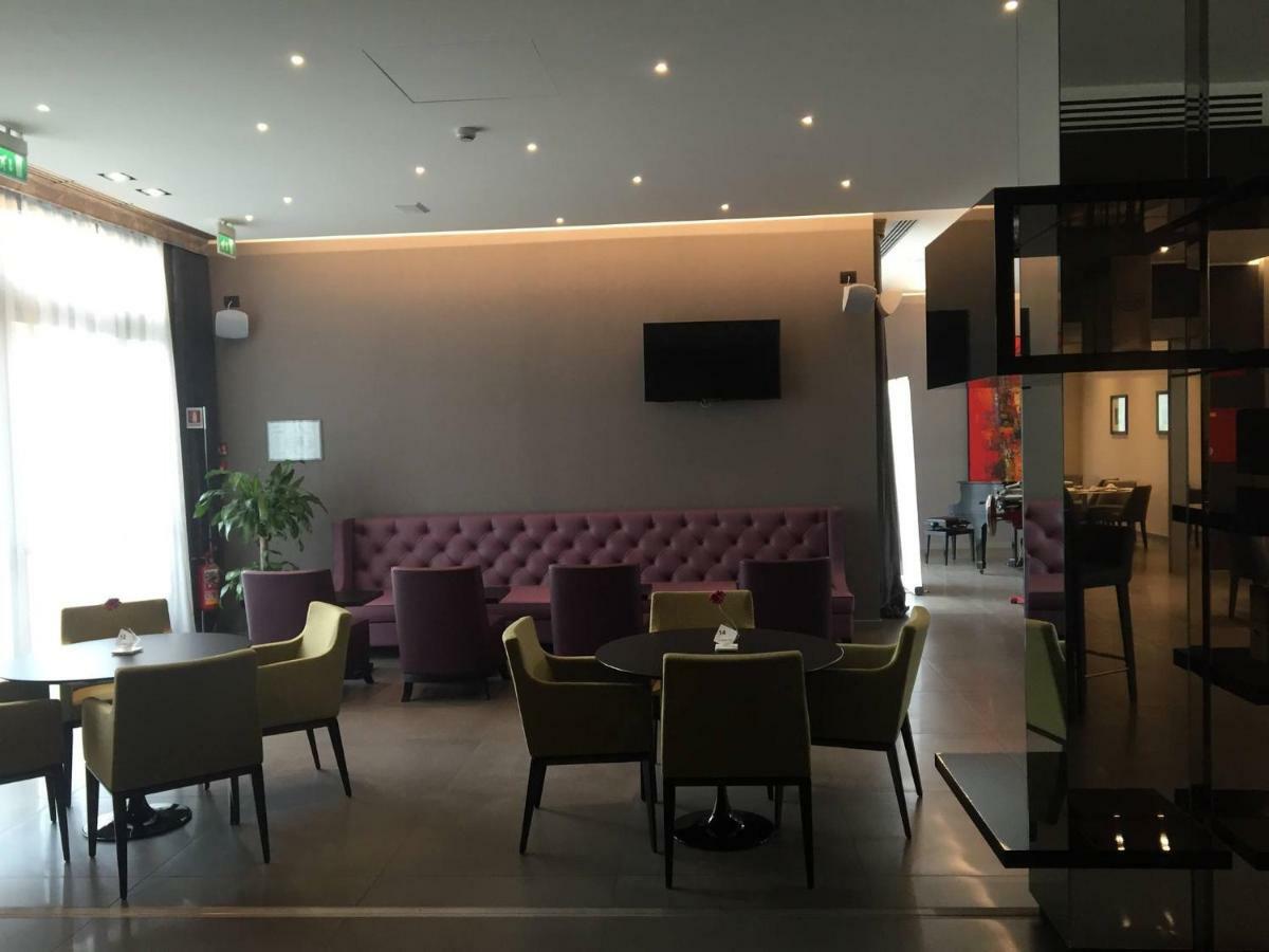Link124 Hotel Парма Экстерьер фото