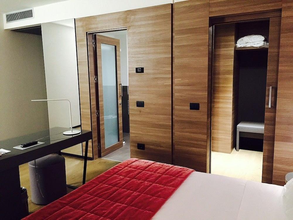 Link124 Hotel Парма Экстерьер фото