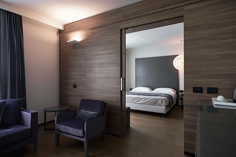Link124 Hotel Парма Экстерьер фото