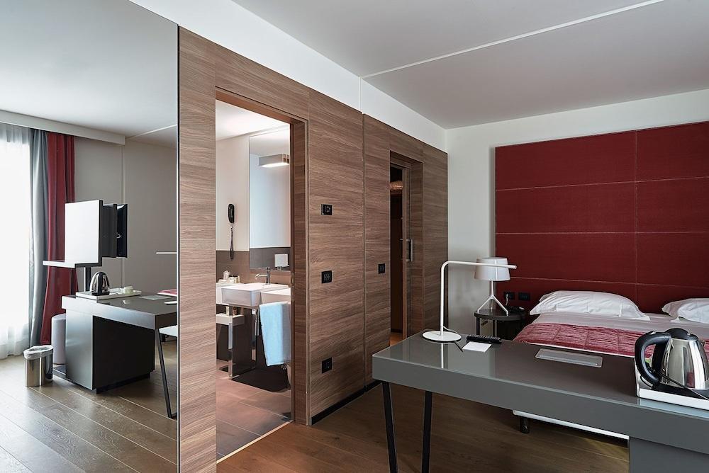 Link124 Hotel Парма Экстерьер фото